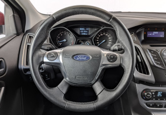 Подержанный автомобиль Ford Focus Hatchback 2012 года (22 фото)