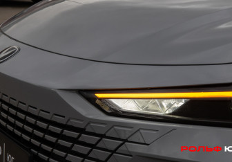 Подержанный автомобиль Changan UNI-V 2023 года (30 фото)