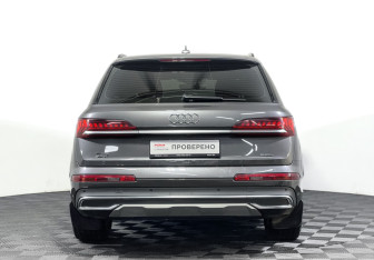 Подержанный автомобиль Audi Q7 2021 года (6 фото)
