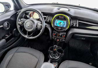 Подержанный автомобиль MINI Hatch 2021 года (29 фото)
