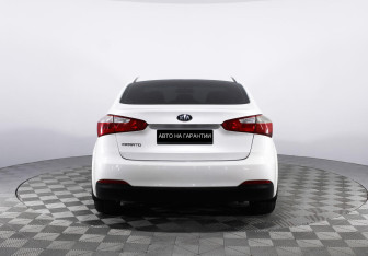 Подержанный автомобиль Kia Cerato Sedan 2014 года (4 фото)