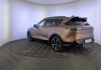 Подержанный автомобиль Voyah Free 2025 года (7 фото)