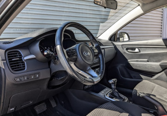 Подержанный автомобиль Kia Rio Hatchback 2020 года (15 фото)
