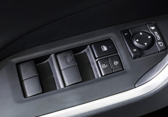 Подержанный автомобиль Toyota RAV4 2023 года (18 фото)