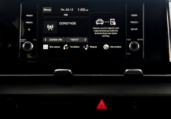 Подержанный автомобиль Kia Carnival 2022 года (16 фото)