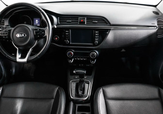 Подержанный автомобиль Kia Rio Sedan 2017 года (8 фото)