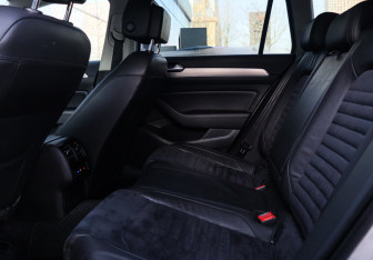 Подержанный автомобиль Volkswagen Passat Wagon 2018 года (8 фото)