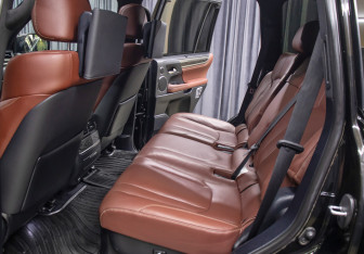 Подержанный автомобиль Lexus LX 2015 года (12 фото)