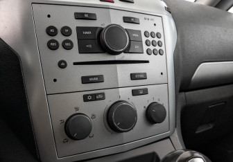 Подержанный автомобиль Opel Zafira Compactvan 2012 года (21 фото)