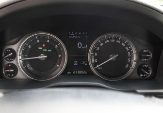 Подержанный автомобиль Toyota Land Cruiser Suv 2017 года (13 фото)