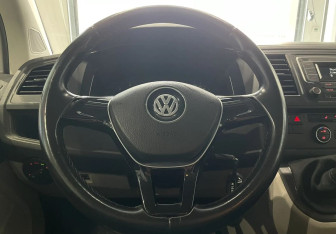Подержанный автомобиль Volkswagen Caravelle 2019 года (14 фото)