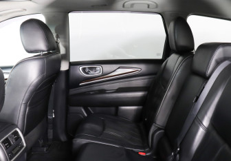 Подержанный автомобиль Infiniti QX60 2015 года (12 фото)