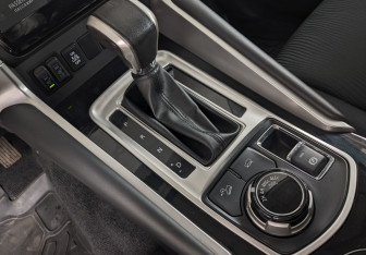 Подержанный автомобиль Mitsubishi Pajero Sport 2018 года (20 фото)