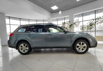 Подержанный автомобиль Subaru Outback Wagon 2012 года (4 фото)