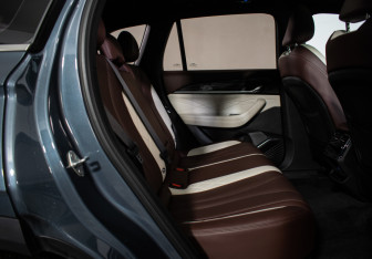 Подержанный автомобиль Geely Monjaro 2021 года (10 фото)