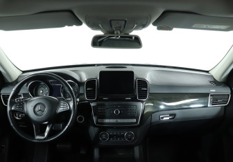 Подержанный автомобиль Mercedes-Benz GLE 2018 года (12 фото)