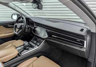 Подержанный автомобиль Audi Q8 2021 года (11 фото)