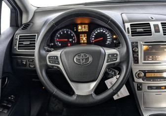 Подержанный автомобиль Toyota Avensis Sedan 2012 года (22 фото)