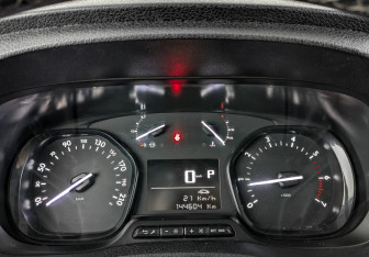 Подержанный автомобиль Peugeot Traveller 2018 года (16 фото)