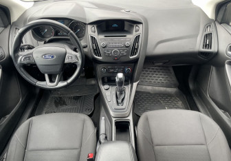 Подержанный автомобиль Ford Focus Hatchback 2018 года (10 фото)