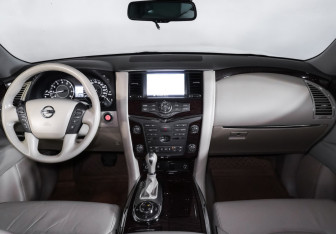 Подержанный автомобиль Nissan Patrol 2012 года (12 фото)
