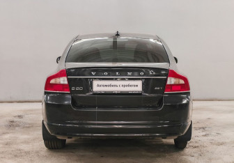 Подержанный автомобиль Volvo S80 2011 года (6 фото)