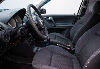 Подержанный автомобиль Volkswagen Polo Hatchback 2000 года (10 фото)