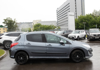 Подержанный автомобиль Peugeot 308 Hatchback 2008 года (3 фото)