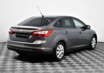 Подержанный автомобиль Ford Focus Sedan 2013 года (5 фото)