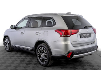 Подержанный автомобиль Mitsubishi Outlander 2017 года (7 фото)