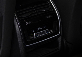 Подержанный автомобиль BMW X7 2019 года (27 фото)