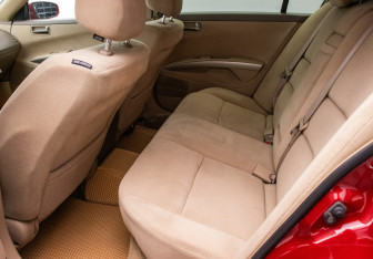 Подержанный автомобиль Nissan Maxima 2006 года (10 фото)