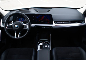 Подержанный автомобиль BMW X1 2024 года (14 фото)