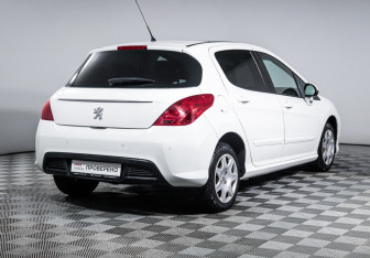 Подержанный автомобиль Peugeot 308 Hatchback 2011 года (5 фото)