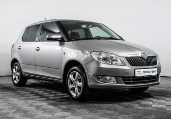 Подержанный автомобиль Skoda Fabia Hatchback 2012 года (3 фото)