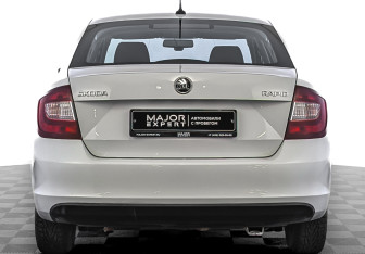 Подержанный автомобиль Skoda Rapid Liftback 2017 года (6 фото)