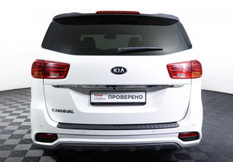 Подержанный автомобиль Kia Carnival 2020 года (6 фото)