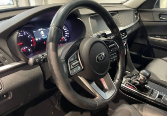 Подержанный автомобиль Kia Optima Sedan 2019 года (13 фото)