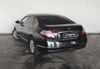 Подержанный автомобиль Nissan Teana 2011 года (7 фото)