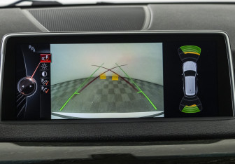 Подержанный автомобиль BMW X5 2014 года (18 фото)