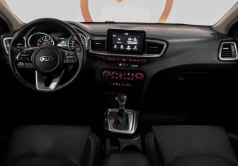 Подержанный автомобиль Kia Ceed Hatchback 2019 года (8 фото)
