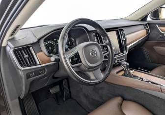 Подержанный автомобиль Volvo S90 2019 года (16 фото)