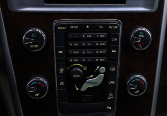 Подержанный автомобиль Volvo XC60 2011 года (14 фото)