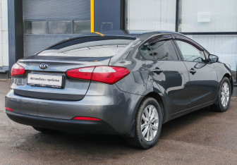 Подержанный автомобиль Kia Cerato Sedan 2015 года (5 фото)