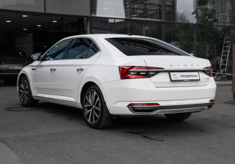 Подержанный автомобиль Skoda Superb Liftback 2020 года (6 фото)