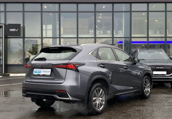 Подержанный автомобиль Lexus NX 2020 года (5 фото)