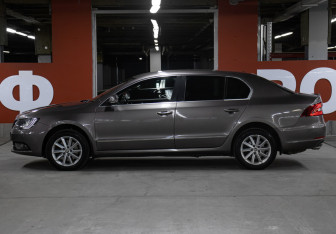 Подержанный автомобиль Skoda Superb Liftback 2014 года (8 фото)