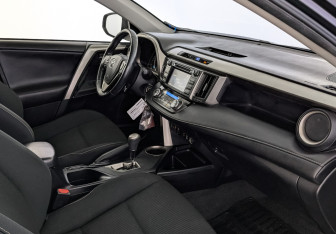 Подержанный автомобиль Toyota RAV4 2014 года (13 фото)