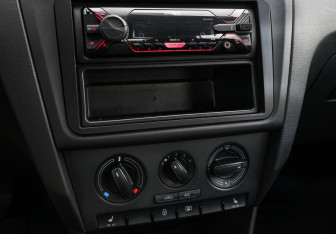 Подержанный автомобиль Skoda Rapid Liftback 2014 года (17 фото)