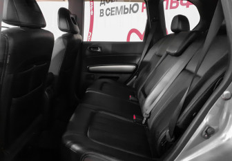 Подержанный автомобиль Nissan X-Trail 2012 года (10 фото)